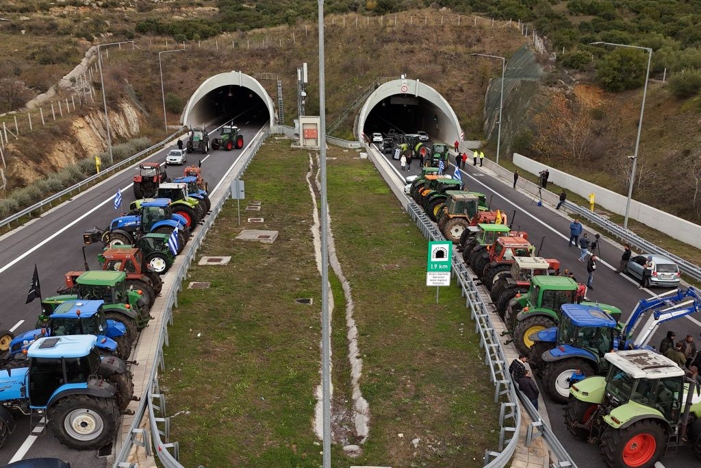 Άνοιξαν οι σήραγγες των Τεμπών 